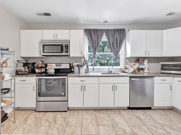 574 Thorme Street, Bridgeport CT 06606