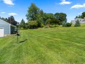 37 West Street, Newtown CT 06470
