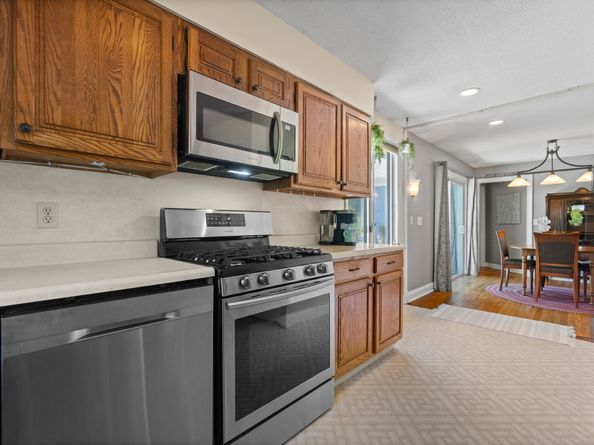 37 West Street, Newtown CT 06470