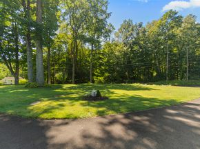 37 West Street, Newtown CT 06470