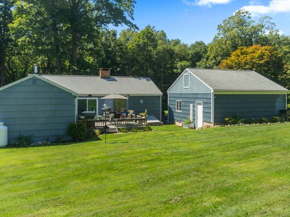 37 West Street, Newtown CT 06470