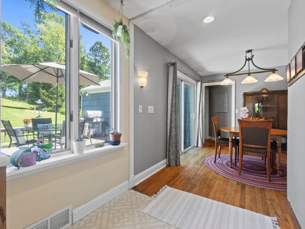 37 West Street, Newtown CT 06470