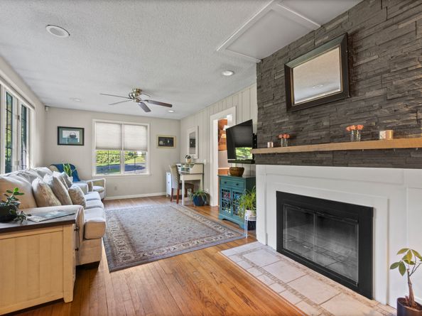 37 West Street, Newtown CT 06470