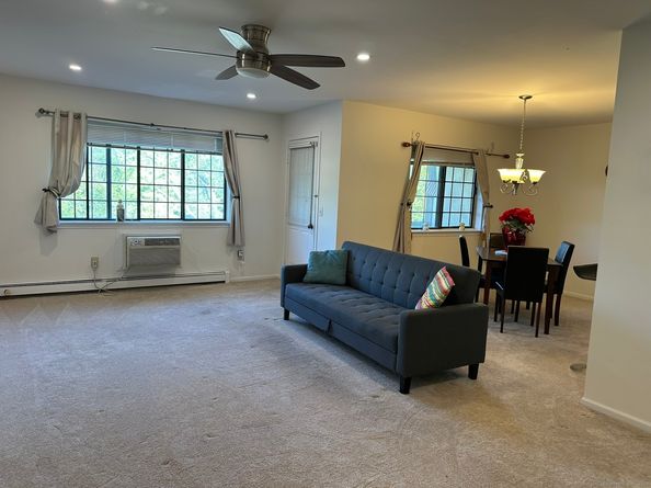14 Roxbury Lane 14, Bridgeport CT 06606