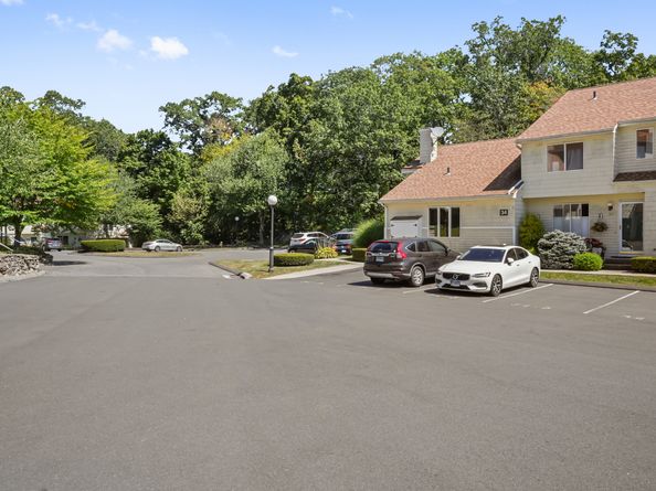 166 Old Brookfield Road 341, Danbury CT 06811