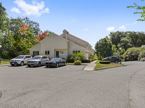 166 Old Brookfield Road 341, Danbury CT 06811