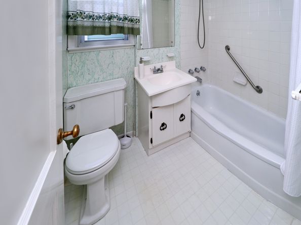1055 Stratford Road, Stratford CT 06615