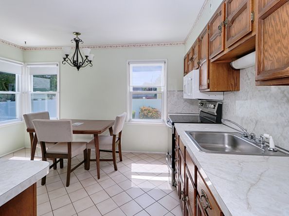 1055 Stratford Road, Stratford CT 06615