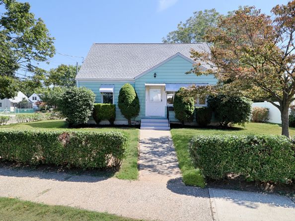 1055 Stratford Road, Stratford CT 06615