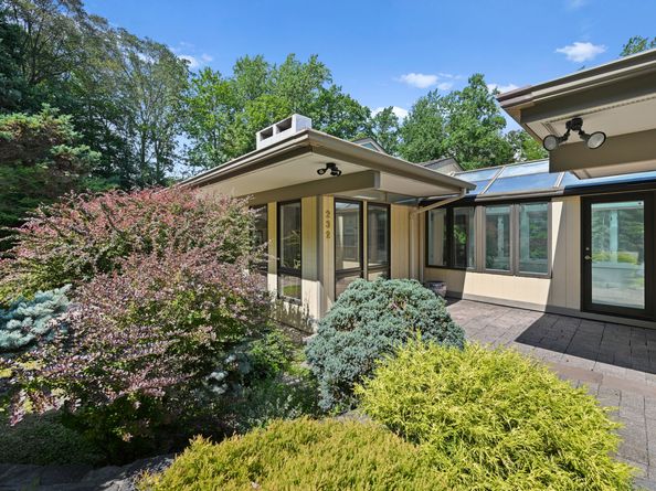 232 Sleepy Hollow Road, New Canaan CT 06840