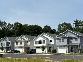 10 Fieldstone Court 10, Bethel CT 06801