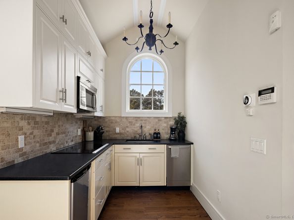 469 Brookside Road, New Canaan CT 06840