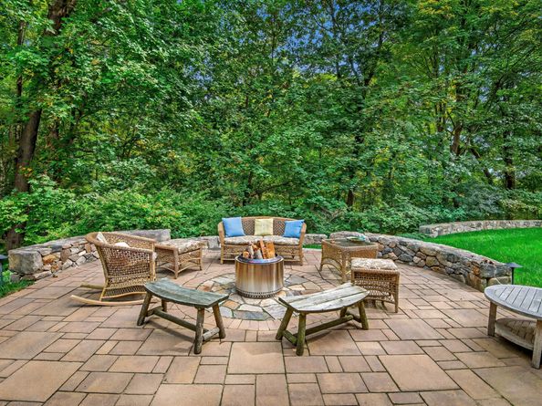 75 Saint Johns Road, Ridgefield CT 06877