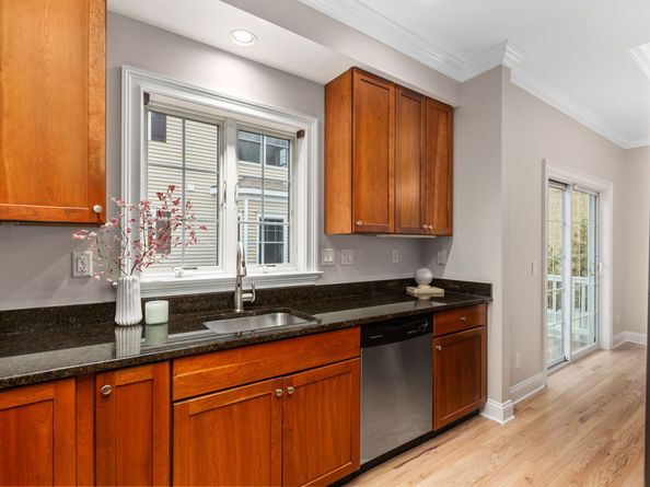 160 Glenbrook Road 3D, Stamford CT 06902