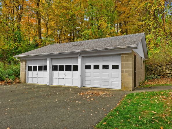 14 Gisella Road, Trumbull CT 06611