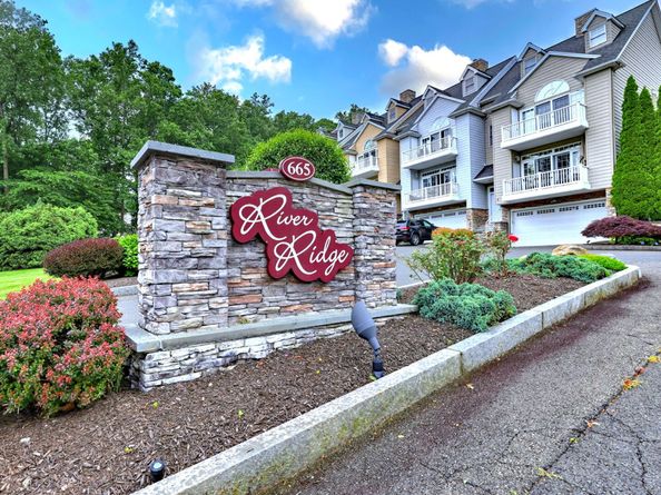 665 River Road 2, Shelton CT 06484