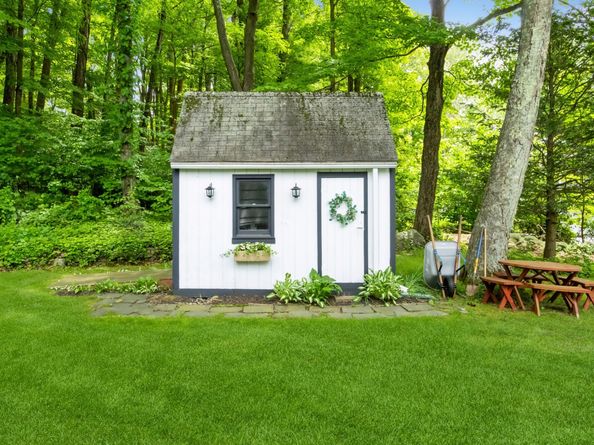 59 Flint Ridge Road, Monroe CT 06468