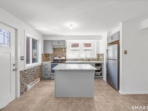 28-32 Starr Avenue 11, Danbury CT 06810