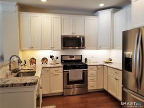 424 Center Meadow Lane 424, Danbury CT 06810