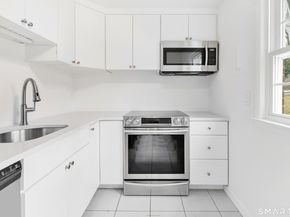 60 Heritage Hill Road APT A, New Canaan CT 06840