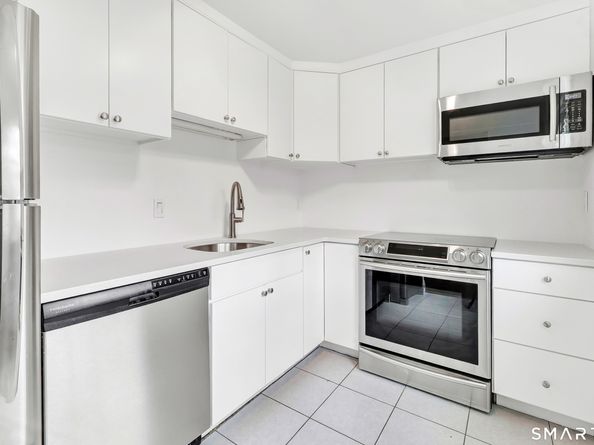 60 Heritage Hill Road APT A, New Canaan CT 06840