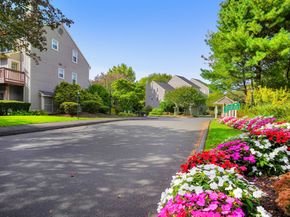 122 Paugusett Circle 122, Trumbull CT 06611