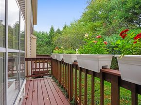 122 Paugusett Circle 122, Trumbull CT 06611