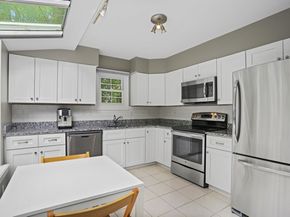 122 Paugusett Circle 122, Trumbull CT 06611