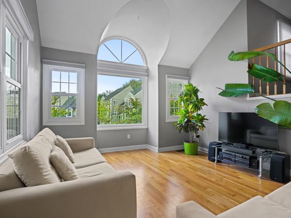 122 Paugusett Circle 122, Trumbull CT 06611