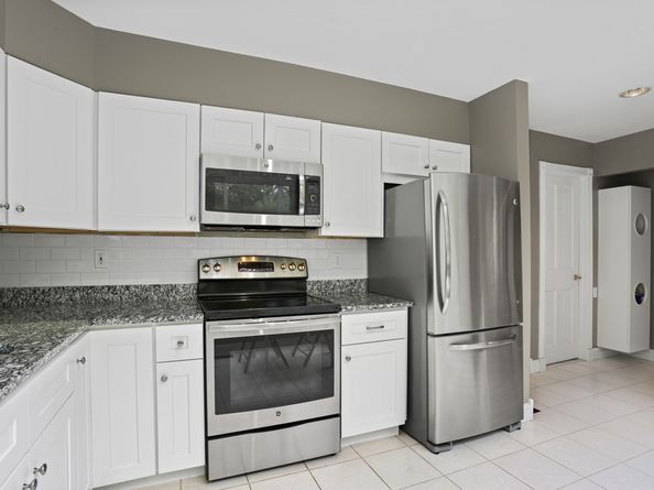 122 Paugusett Circle 122, Trumbull CT 06611