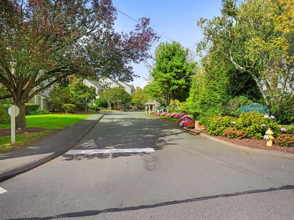 122 Paugusett Circle 122, Trumbull CT 06611