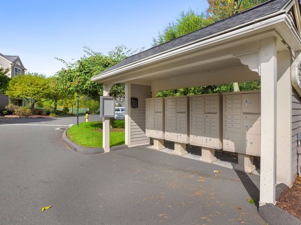 122 Paugusett Circle 122, Trumbull CT 06611