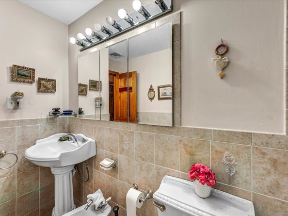 42 Wendy Road, Trumbull CT 06611