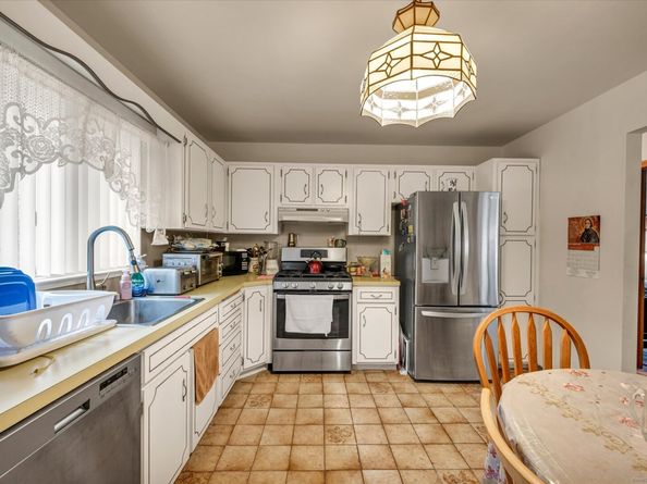 42 Wendy Road, Trumbull CT 06611