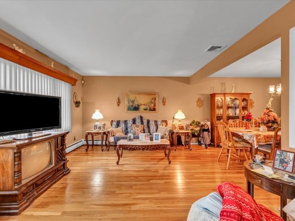 42 Wendy Road, Trumbull CT 06611