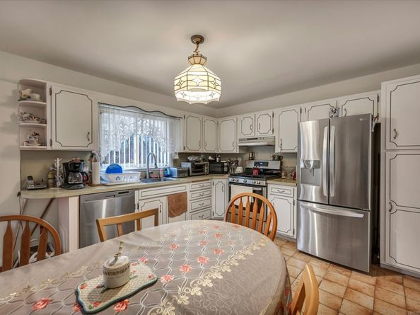 42 Wendy Road, Trumbull CT 06611