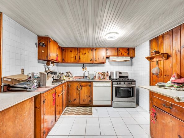 42 Wendy Road, Trumbull CT 06611