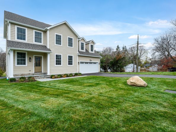 12 Walnut Ridge Court, Stamford CT 06904