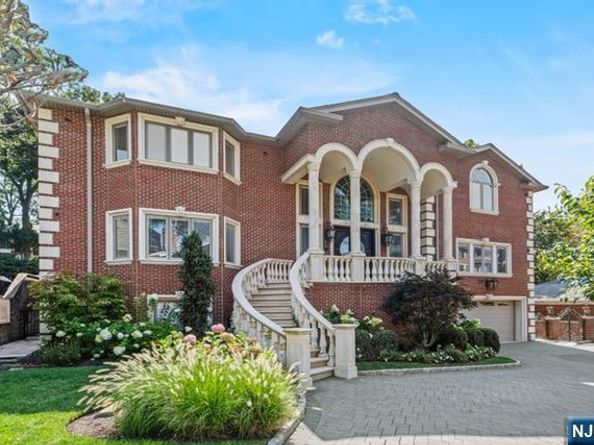 512 Winterburn Grove, Cliffside Park NJ 07010