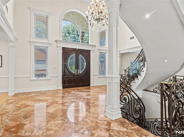 512 Winterburn Grove, Cliffside Park NJ 07010
