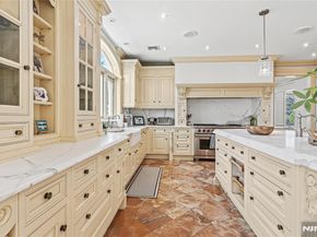 512 Winterburn Grove, Cliffside Park NJ 07010