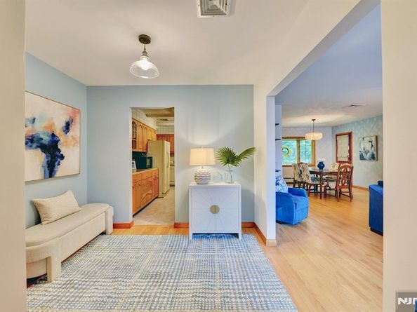 76 Central Lane, Secaucus NJ 07094