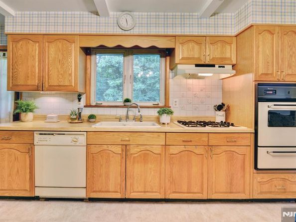 76 Central Lane, Secaucus NJ 07094