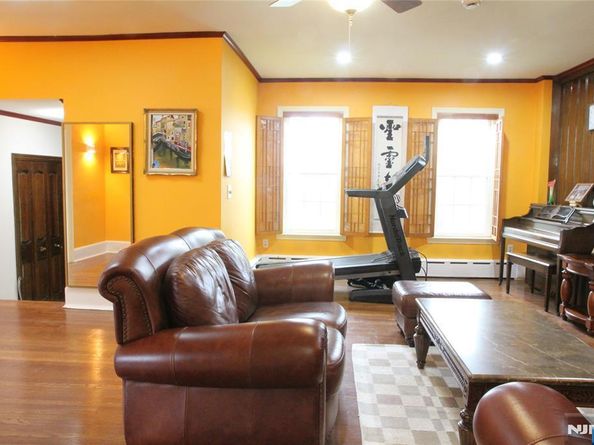 586 Hillside Street, Ridgefield NJ 07657