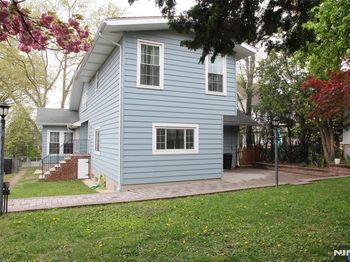 586 Hillside Street