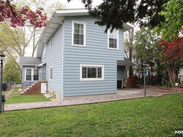 586 Hillside Street, Ridgefield NJ 07657