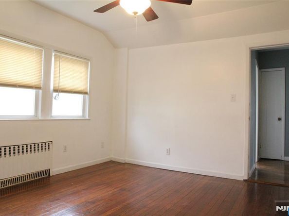 586 Hillside Street, Ridgefield NJ 07657