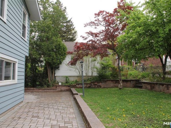 586 Hillside Street, Ridgefield NJ 07657