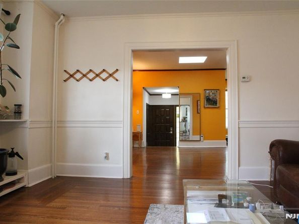 586 Hillside Street, Ridgefield NJ 07657