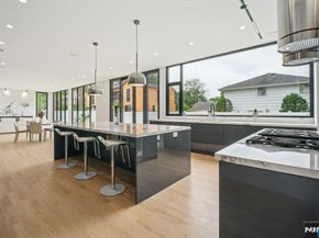 2 Connor Drive, Englewood Cliffs NJ 07632